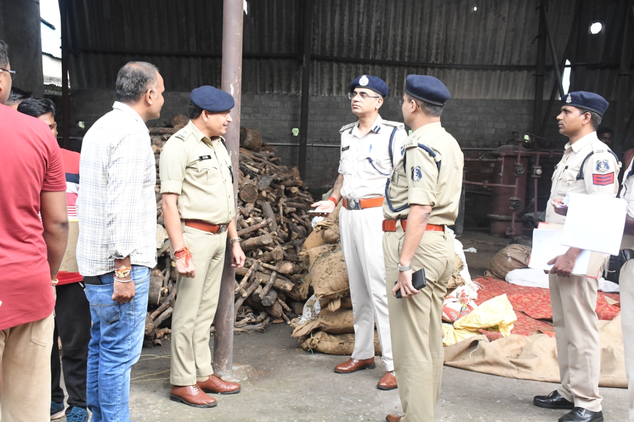 राजनांदगांव रेंज के जिला राजनांदगांव/कबीरधाम/खैरागढ़-छुईखदान-गण्डई/मोहला-मानपुर-अं.चौकी के कुल 103 प्रकरणों के 6564.095 कि.ग्रा. से अधिक का गांजा का किया गया नष्टीकरण
