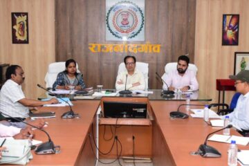बच्चों के प्रति अधीक्षकों का व्यवहार अभिभावकों की तरह होना चाहिए - कलेक्टर