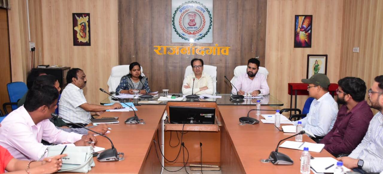 बच्चों के प्रति अधीक्षकों का व्यवहार अभिभावकों की तरह होना चाहिए - कलेक्टर