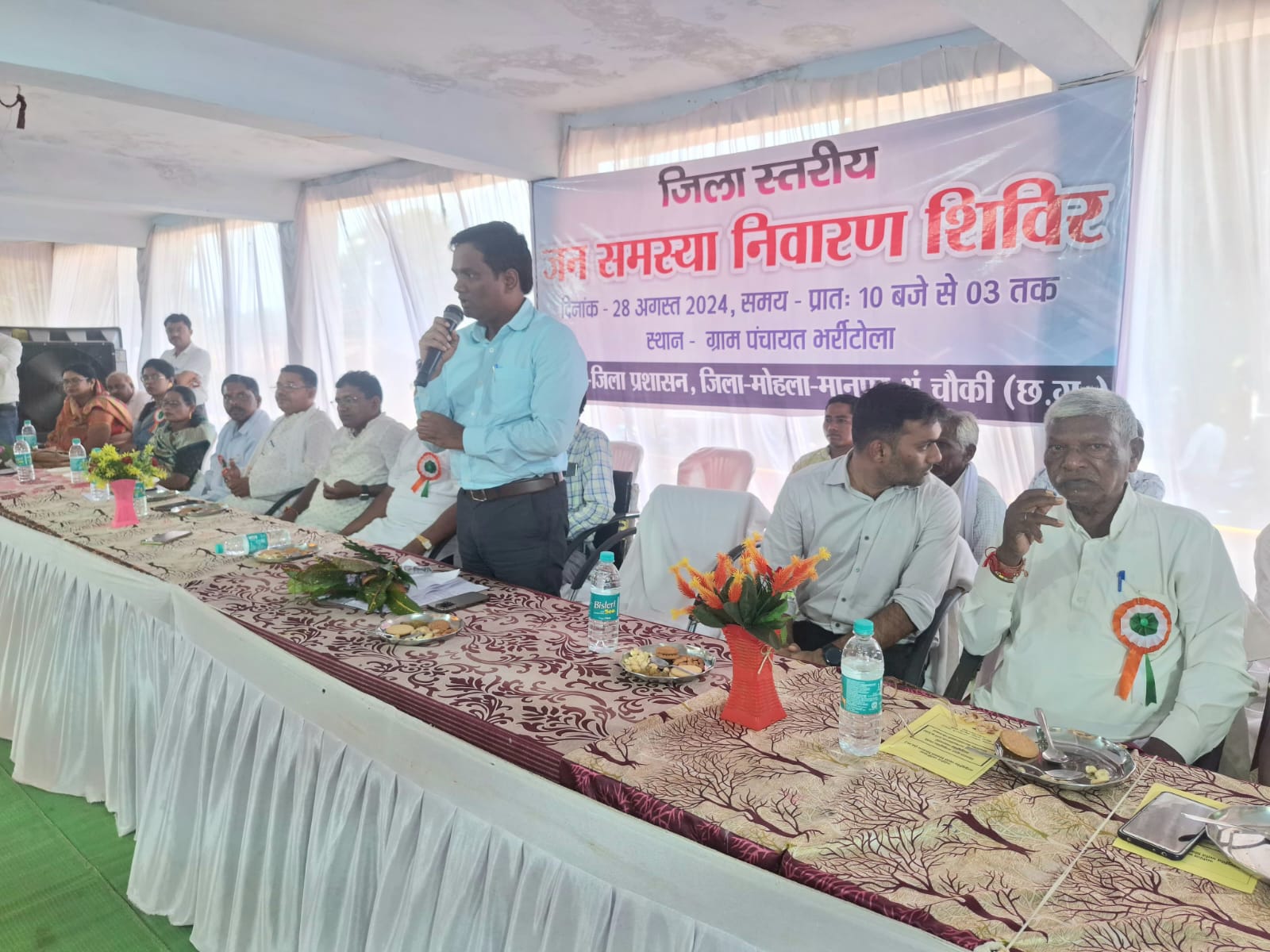 भर्रीटोला में आयोजित जिला स्तरीय जन समस्या निवारण शिविर में अधिकारियों ने सुनी ग्रामीणजनों की समस्याएं