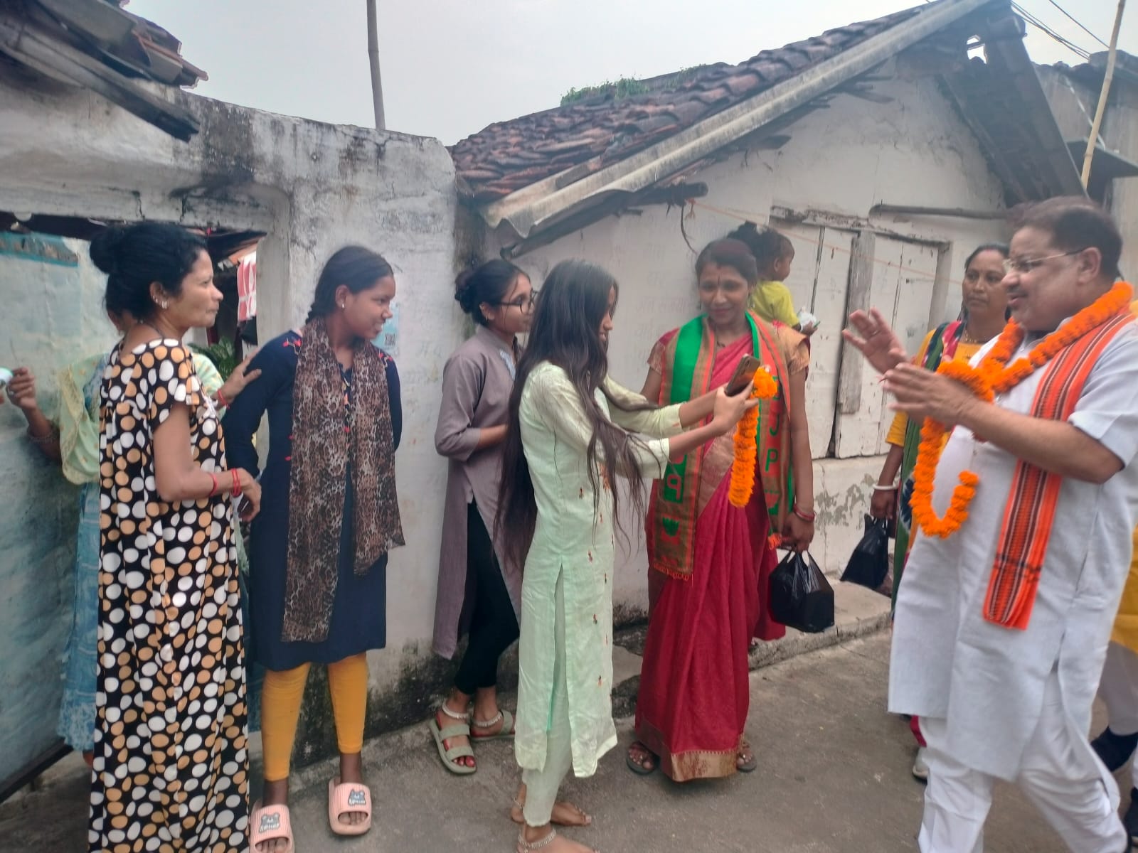 दक्षिण में भाजपा प्रत्याशी सुनील सोनी कर रहे सघन जनसंपर्क