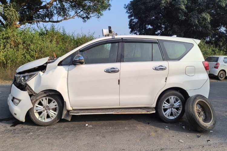 महिला एवं बाल विकास मंत्री लक्ष्मी राजवाड़े आज सड़क हादसे में बाल बाल बची