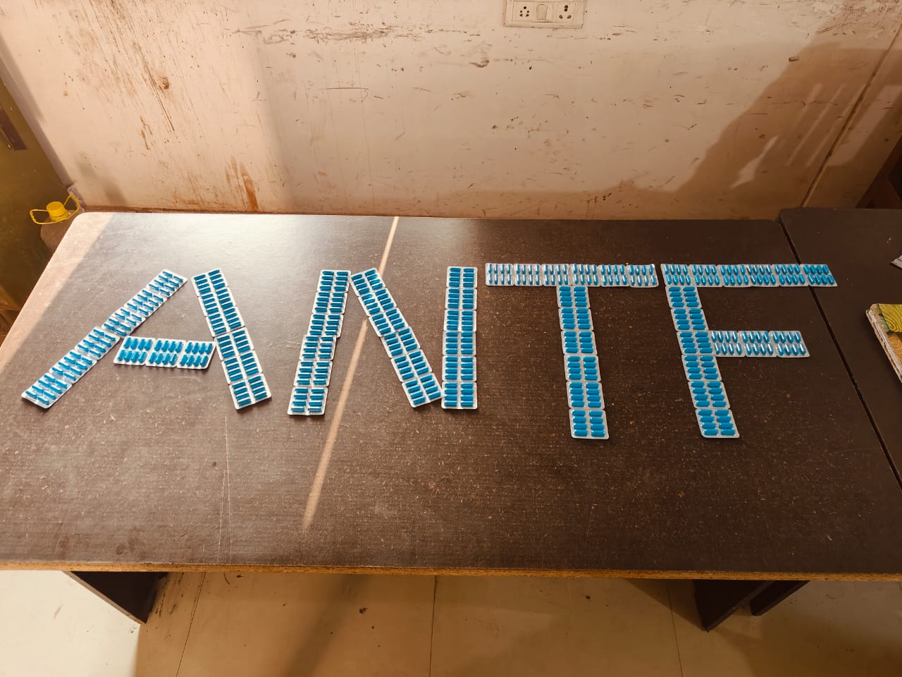 प्रतिबंधित नशीली टेबलेट की बिक्री करते 01 अंतर्राज्यीय आरोपी सहित कुल 2 आरोपी गिरफ्तार