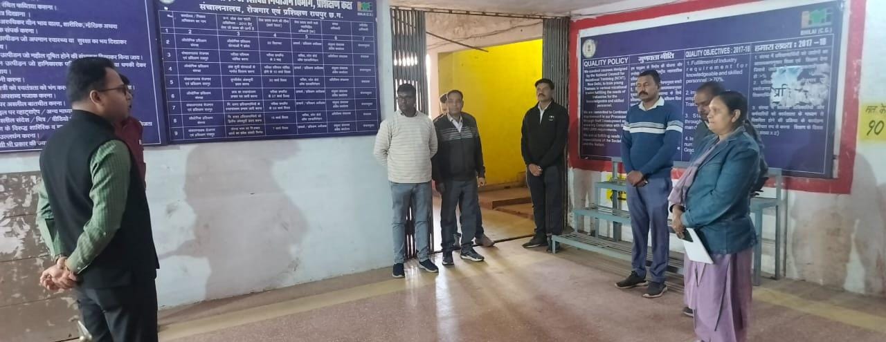 संचालक, तकनीकी शिक्षा एवं रोजगार ने भिलाई आईटीआई का किया औचक संचालक, तकनीकी शिक्षा एवं रोजगार ने भिलाई आईटीआई का किया औचक निरीक्षण