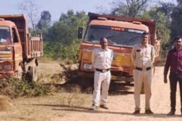 डोंगरगांव के ग्रामों में रेत का अवैध परिवहन करते पांच माजदा व एक ट्रेक्टर जप्त