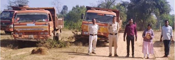 डोंगरगांव के ग्रामों में रेत का अवैध परिवहन करते पांच माजदा व एक ट्रेक्टर जप्त