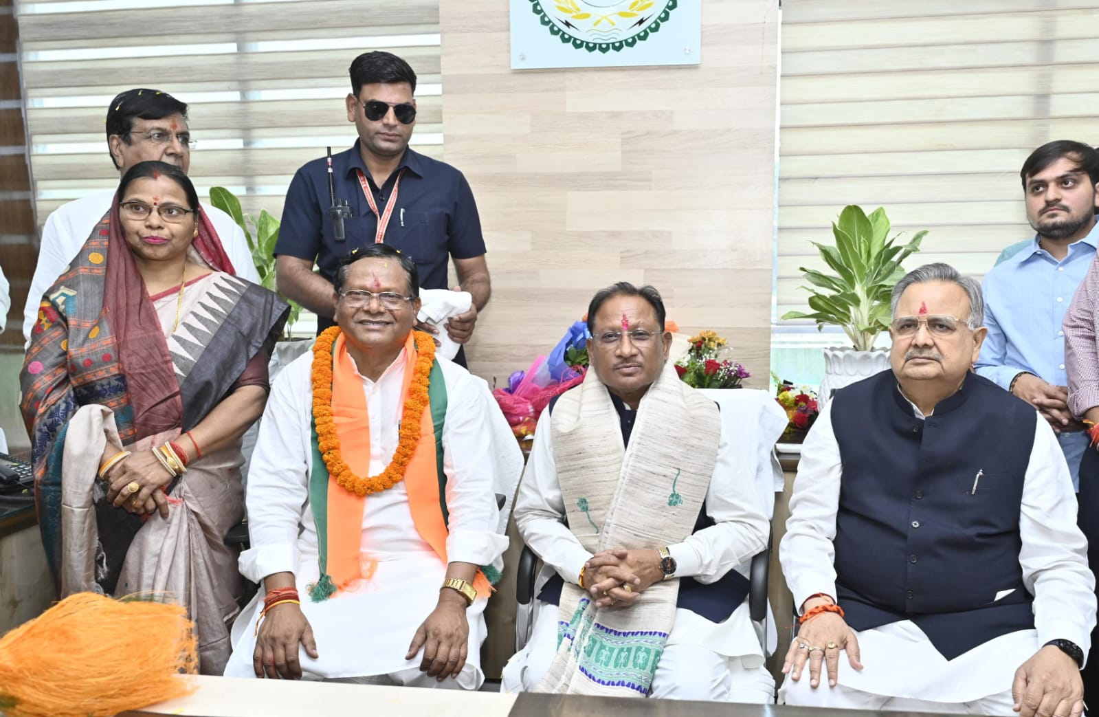 मुख्यमंत्री विष्णु देव साय छत्तीसगढ़ राज्य वन विकास निगम के अध्यक्ष श्री रामसेवक पैकरा के पदभार ग्रहण समारोह में हुए शामिल