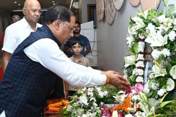 मुख्यमंत्री विष्णु देव साय ने स्वर्गीय श्री रामजीलाल अग्रवाल को दी श्रद्धांजलि