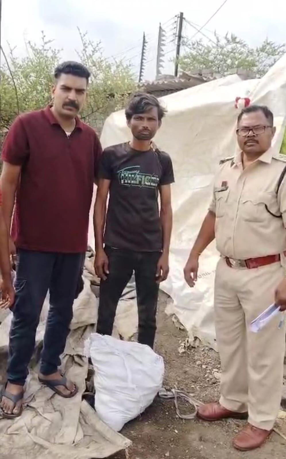 93 पौवा अवैध शराब के साथ निगरानी बदमाश प्रदीप तिवारी गिरफ्तार, 9300 रुपये की शराब जब्त