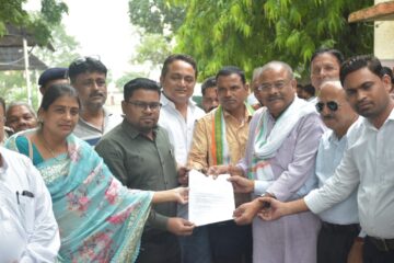 खरीफ सीजन में खाद-बीज की किल्लत के खिलाफ डोंगरगांव ब्लॉक कांग्रेस का जोरदार विरोध प्रदर्शन