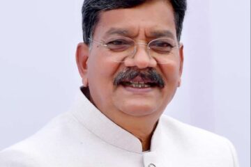 बिजली का झटका! भाजपा सरकार ने फिर बढ़ाया बिजली बिल, महंगाई से त्रस्त जनता पर एक और बोझ: डॉ. चरणदास महंत