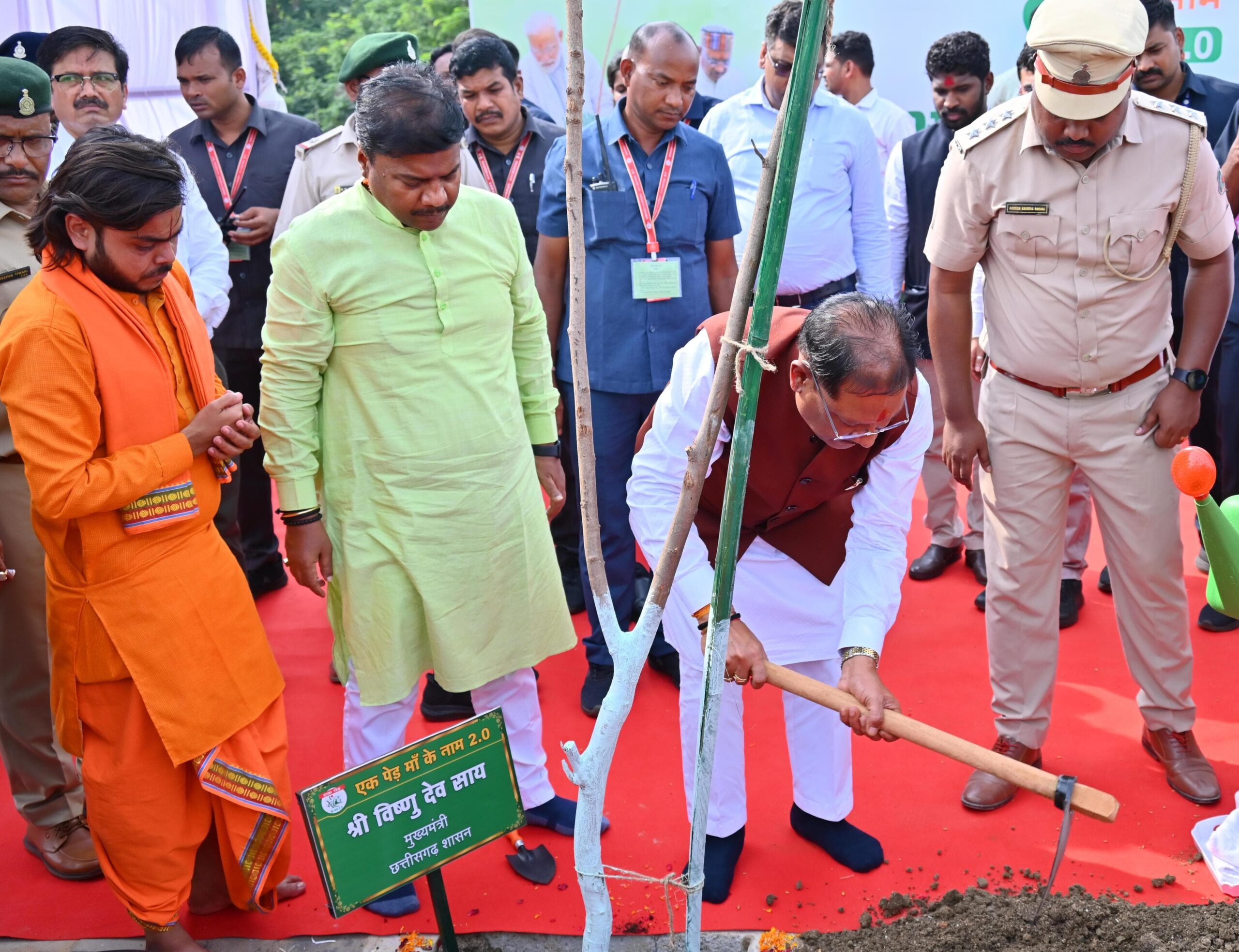 सीएम विष्णु देव साय ने विधानसभा परिसर में किया पौधरोपण