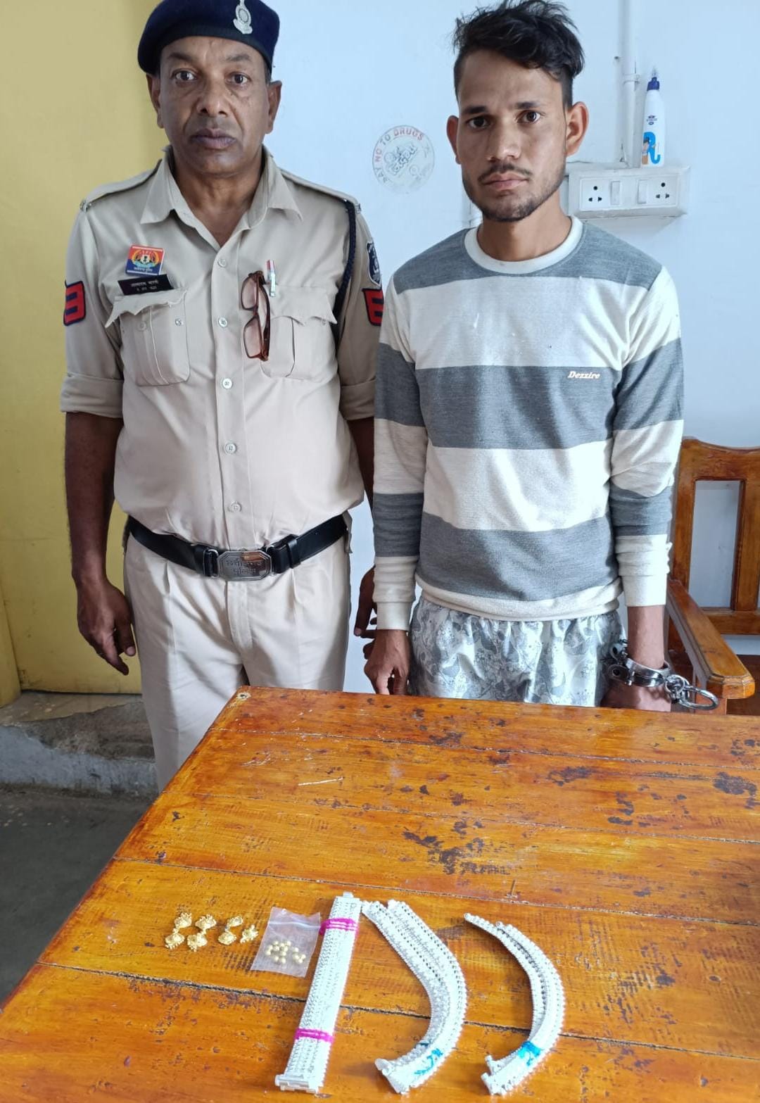 सुने मकान में चोरी करने वाला आरोपी चढ़ा पुलिस के हत्थे, दो लाख का माल बरामद