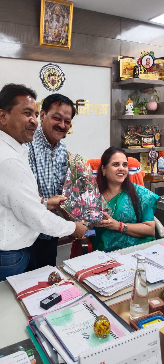 इजरायल से लौटने पर महापौर मीनल चौबे का आत्मीय स्वागत