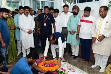 मुख्यमंत्री विष्णु देव साय ने निखिल कश्यप को दी श्रद्धांजलि, परिजनों से मिले, बंधाया ढांढस