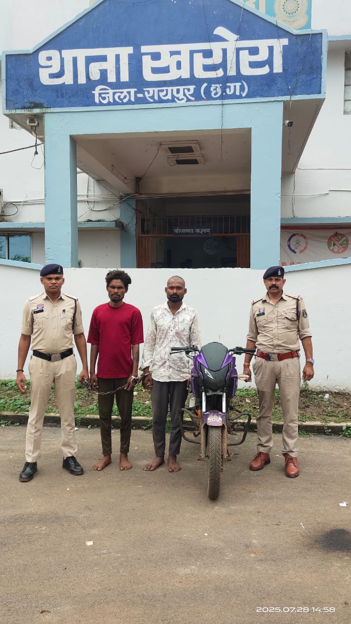 चोरी की बाइक और नगदी समेत दो आरोपी गिरफ्तार