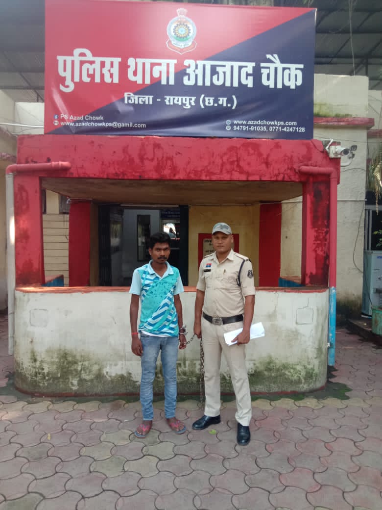 सार्वजनिक स्थान पर गांजा पीते युवक को आजाद चौक पुलिस ने दबोचा, भेजा गया जेल