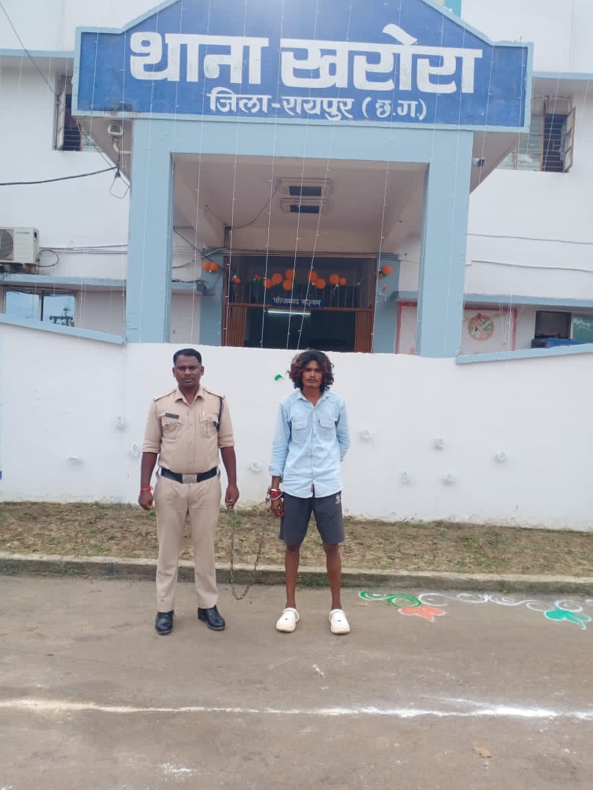 दारू के लिए पैसे मांगकर मारपीट, धारदार चाकू सहित युवक गिरफ्तार