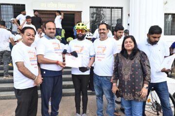 रजत महोत्सव पर रायपुर में साइक्लिस्ट हेरिटेज वॉक आयोजित ऐतिहासिक स्थलों से होते हुए निगम मुख्यालय पहुँचे साइक्लिस्ट