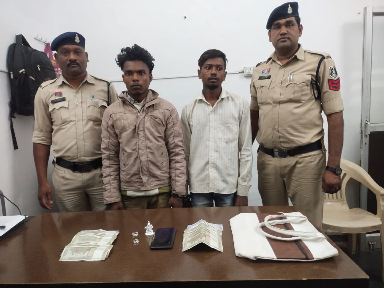 वैवाहिक समारोह में नकदी व गिफ्ट चोरी करने वाले दो आरोपी गिरफ्तार