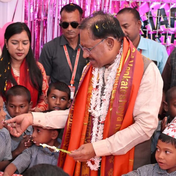 बच्चों की मुस्कान में दिखा मुख्यमंत्री का असली जन्मदिन उत्सव