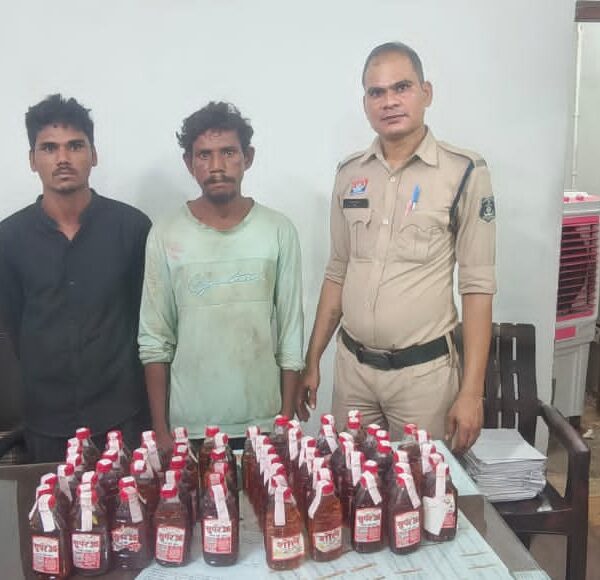 अवैध शराब बेचते दो आरोपी गिरफ्तार