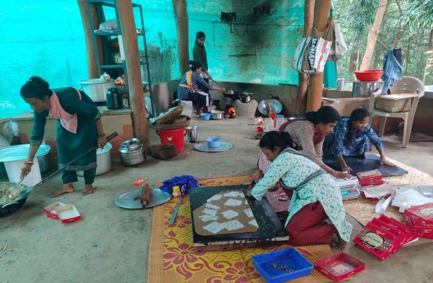बस्तर की महिलाओं ने बनाई बिना शक्कर वाली ऑर्गेनिक काजू-कतली
